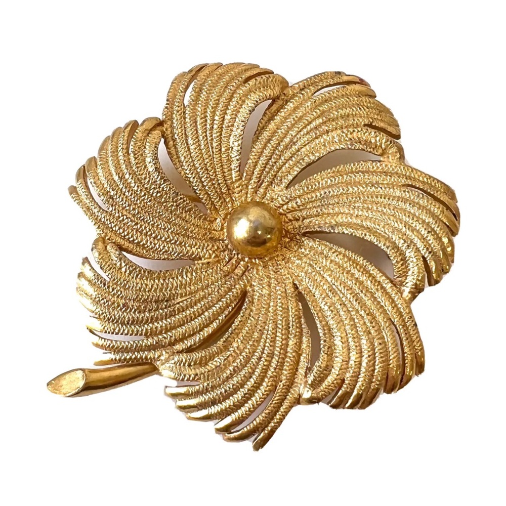 Pastelli Vintage Gold Tone Flower Brooch